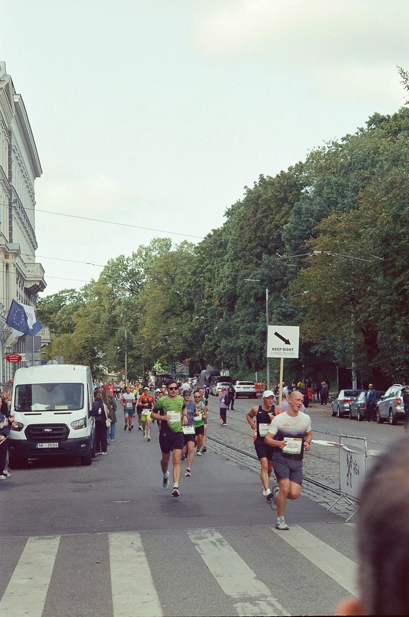 Eesti Ööjooks Rakveres 2025, jooksjad finišis.